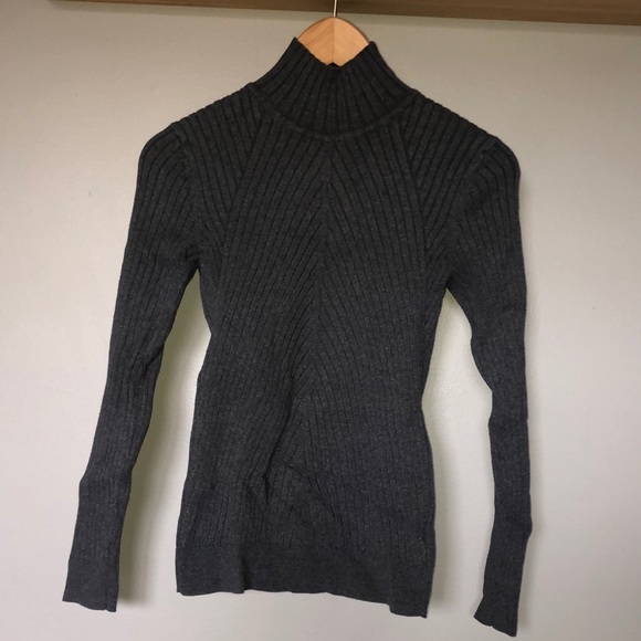 Fitted Turtle Neck - Picture 1 of 5